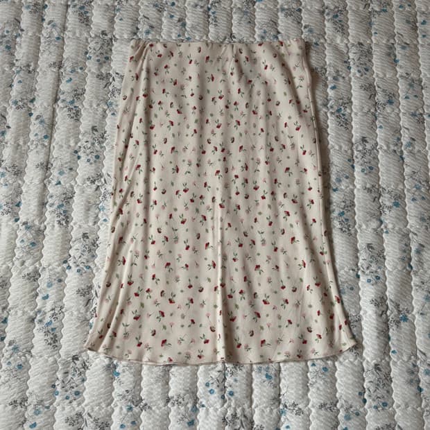 h&m 에이치앤엠 니렝스 스커트 (새상품)