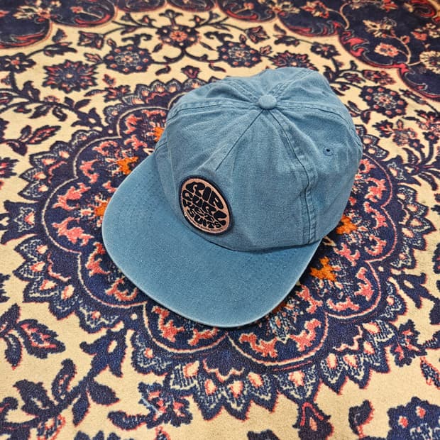 립컬 시그니쳐 로고 캡 Free