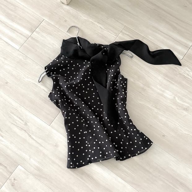 Tie Point Dot Sleeveless Blouse