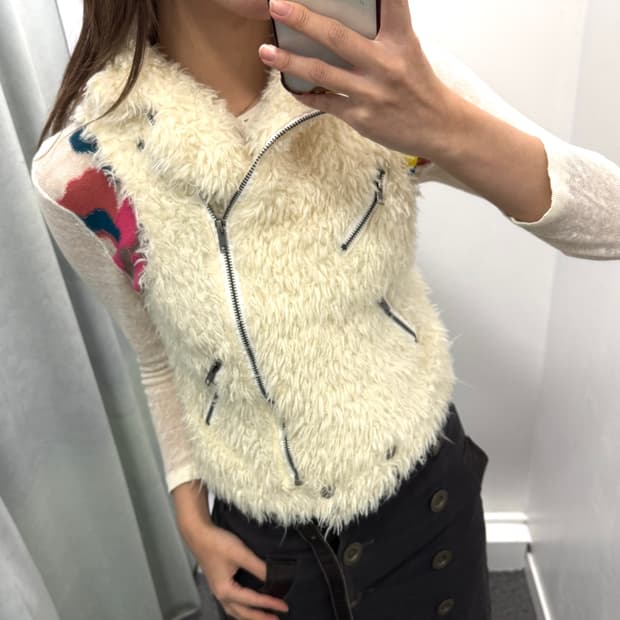 화이트 퍼 베스트