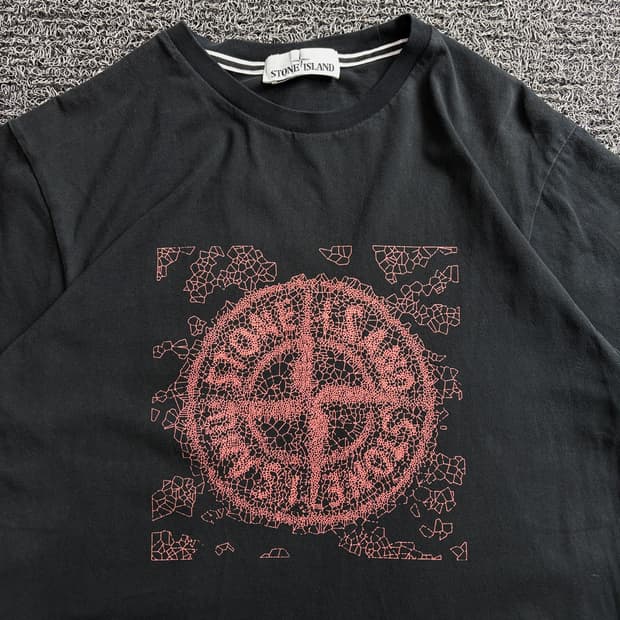 스톤아일랜드 지오메트릭 로고 프린트 반팔티 4123