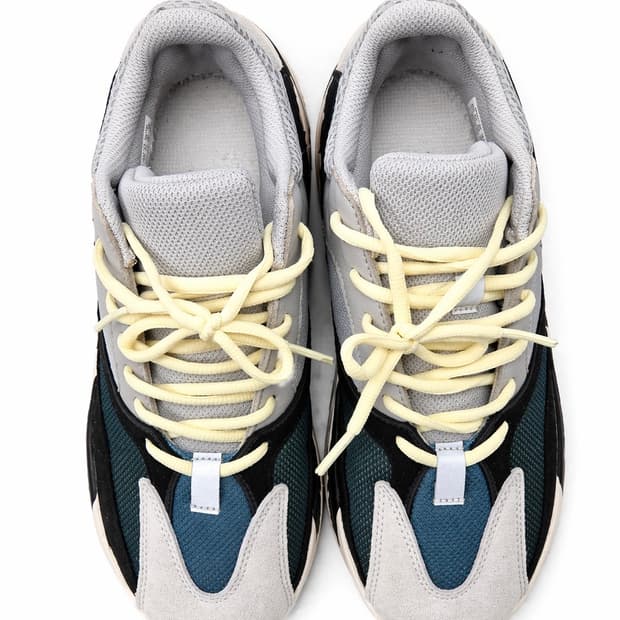 아디다스 이지부스트 700 웨이브러너 270