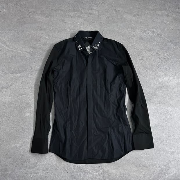 닐바렛 스터드 디테일 슬림 셔츠 