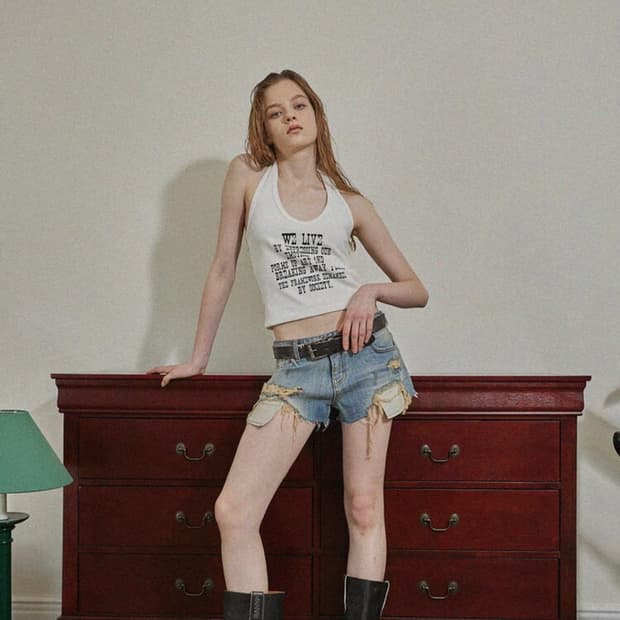 보헤미안서울 빈티지 레터링 홀터 탑  슬리브리스