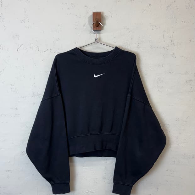 나이키 미드 스우시 크롭 맨투맨 블랙