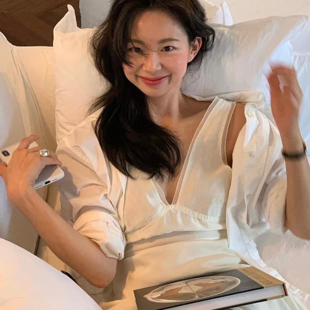 farven 파르벵 딥 브이넥 드레스