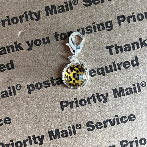 90s vtg Leopard Pattern Keyring