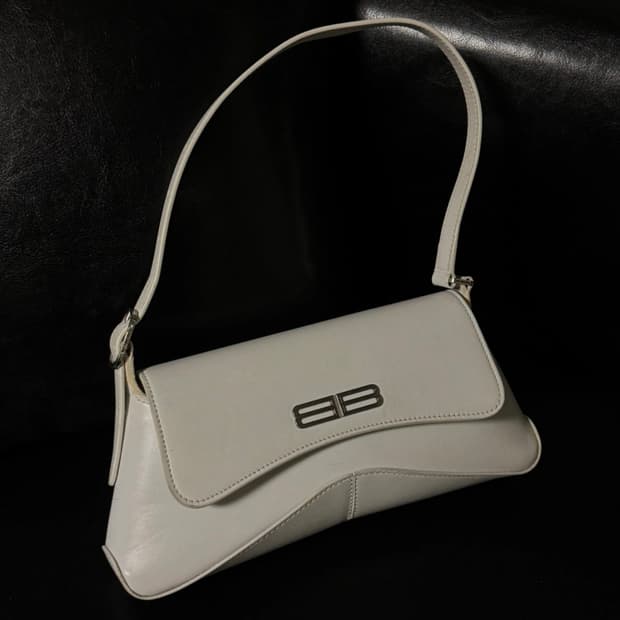 발렌시아가 BB로고 화이트 숄더백
