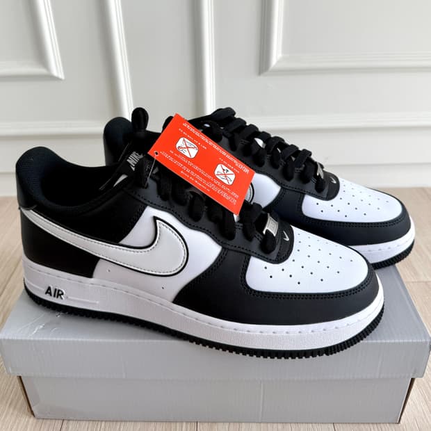 (290/US11)(새상품)나이키 스니커즈 에어 포스 1 블랙 화이트