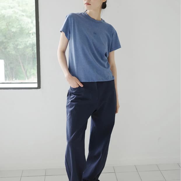 hwi 휘 슬로건 티 피그먼트블루