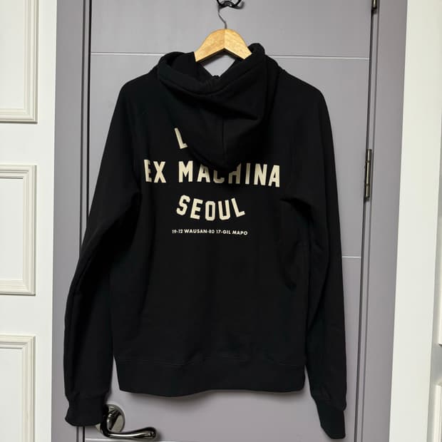 새상품) 데우스 엑스 마키나 서울 M 후드티 