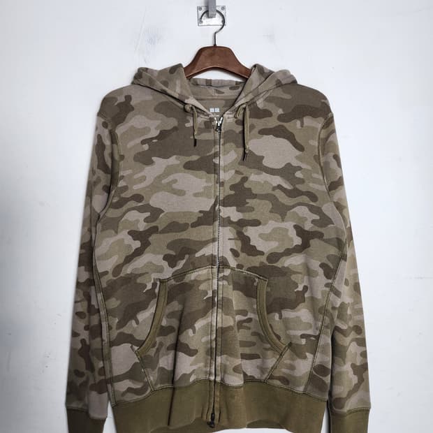 유니클로 카모 후드 집업