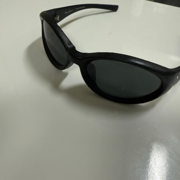 젠틀몬스터 마르지엘라 mm104 레더 선글라스 판매합니다.