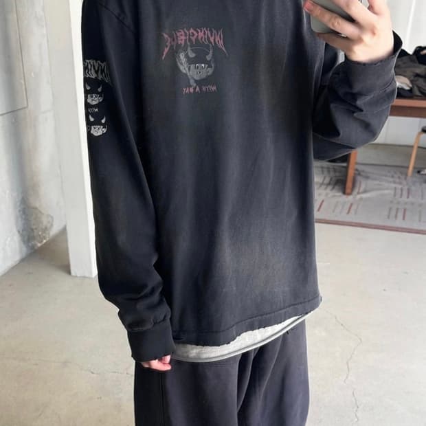 [3] 폴리테루 그래픽 롱슬리브 하드워시 베이비데빌 유즈드 블랙