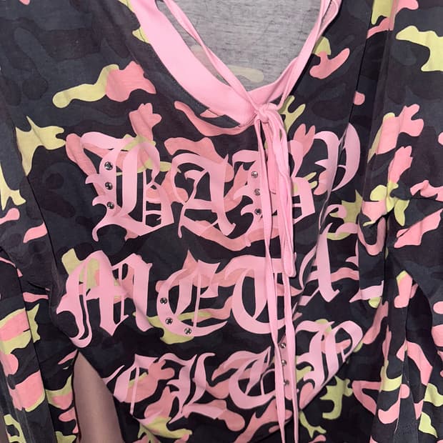 베이비메탈클럽 스트링 티셔츠 카모