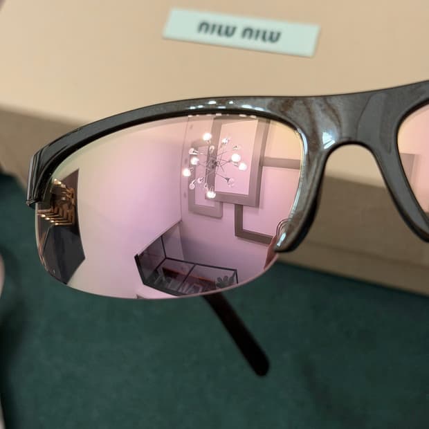미우미우 틴트 선글라스