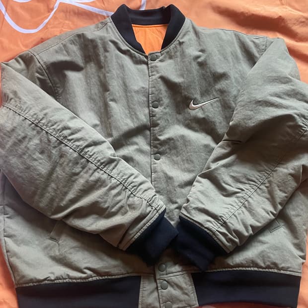 나이키 스투시 리버시블 자켓 올리브