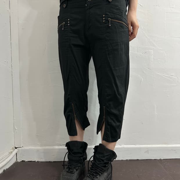 y2k on capri pants