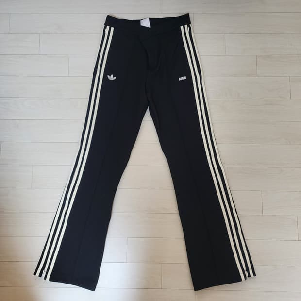 ADIDAS ORIGINALS
AVAVAV track pants