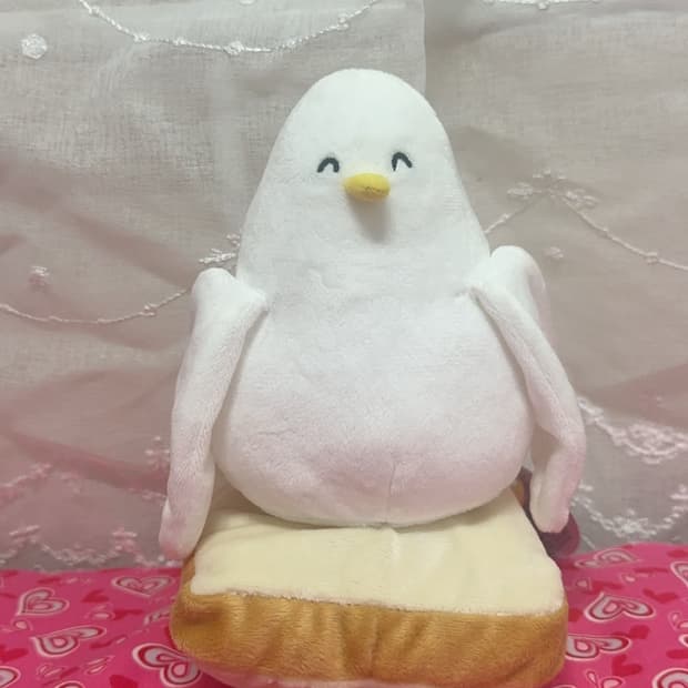 빵 위에 갈매기 무칫토리 인형