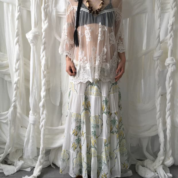 Ornament pattern lace layer blouse