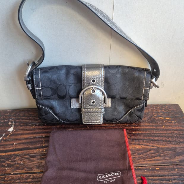 coach 코치 시그니처 캔버스 미니 바게트백(더스트백 포함)