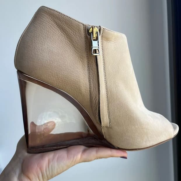 버버리 오픈토 웨지힐