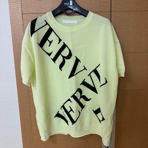 한섬 보브 레터링 포인트 니트 반팔