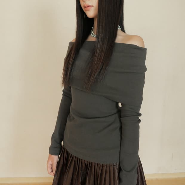 콜로신스 오프숄더