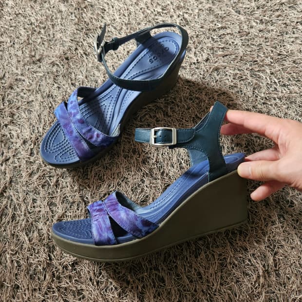크록스(Crocs) 레이 웨지 스트렙 샌들 w8 size