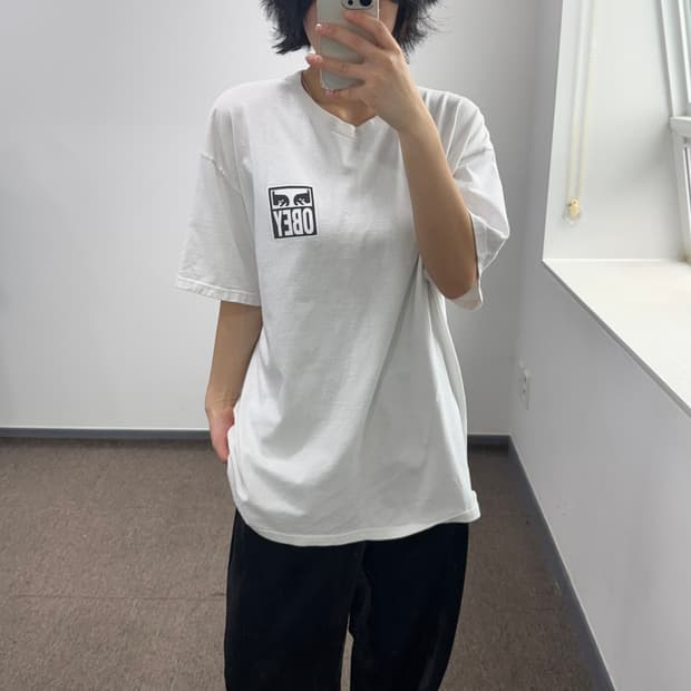 Obey 오베이 백 로고 화이트 반팔