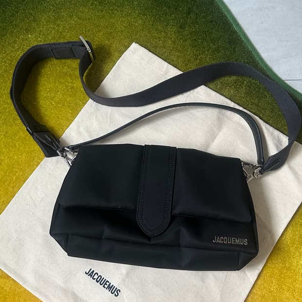 자크뮈스 르 밤비무 푸퍼 나일론 숄더백 블랙