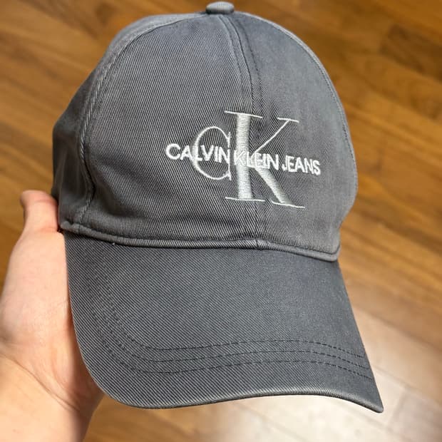 캘빈클라인 모자 gray색상
