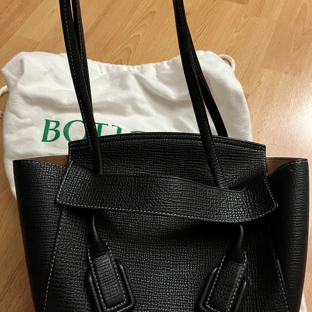 보테가베네타 아르코백 판매합니다.(구매영스증 보유)
