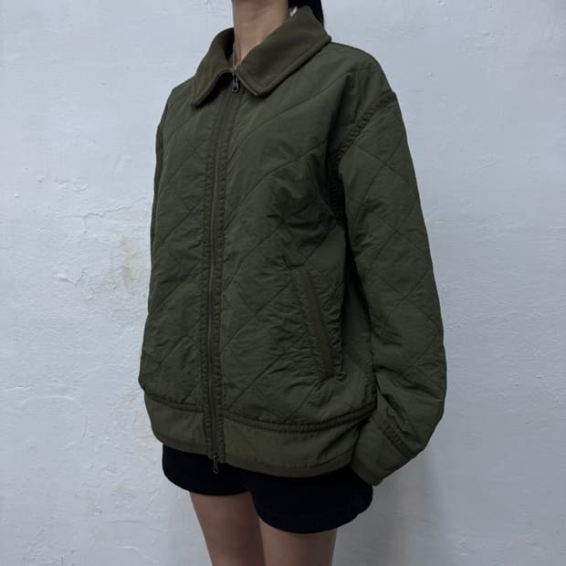빔즈(BEAMS) 24fw 올리브컬러 나일론 플리스 양털 퀄팅 자켓