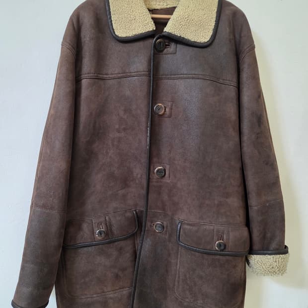 양가죽과 양털로 만들어진 무스탕 자켓