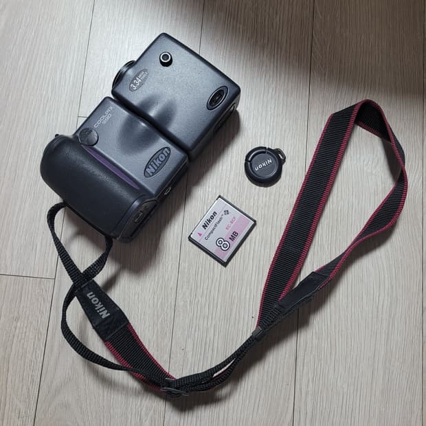 니콘 쿨픽스 990 일반 디카