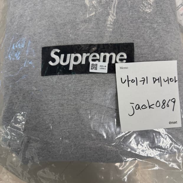 슈프림 박스로고 크루넥