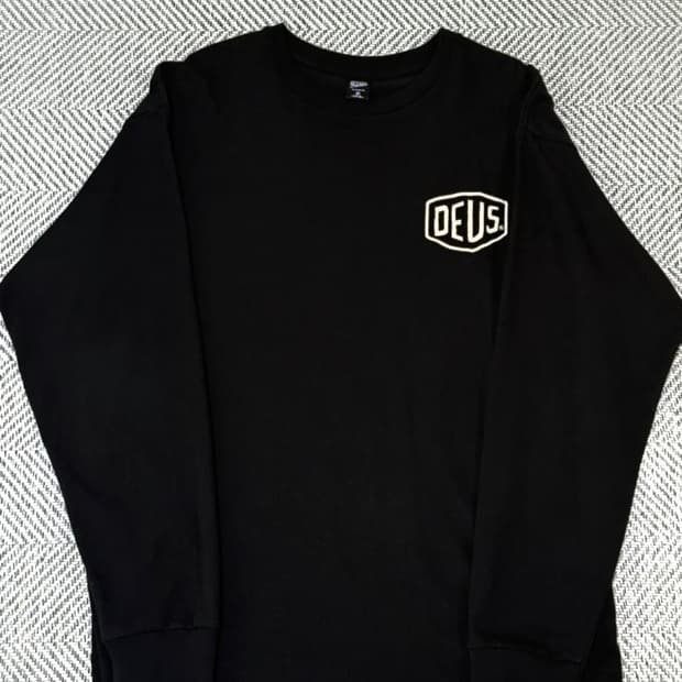 데우스 엑스 마키나 서울 롱슬리브