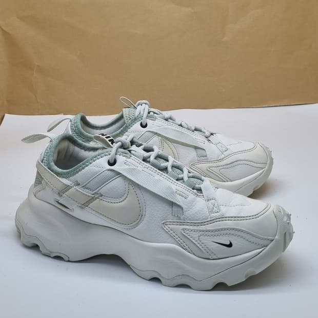 나이키 TC7900 여성운동화235.