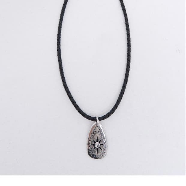 로웨어 mystic sunstone necklace