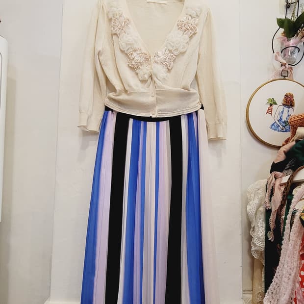 BCBG 린넨 가디건. 클럽모나코 실키 스커트