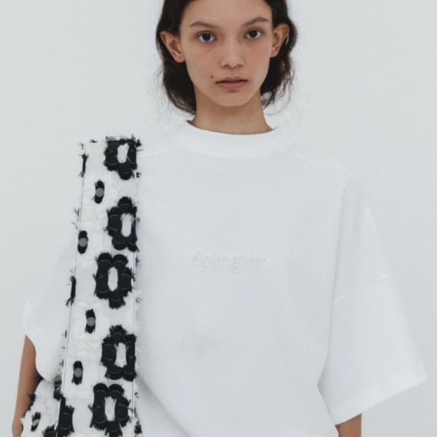 새상품) 에핑글러 엠보 반팔티 화이트  s사이즈(55-66사이즈) 