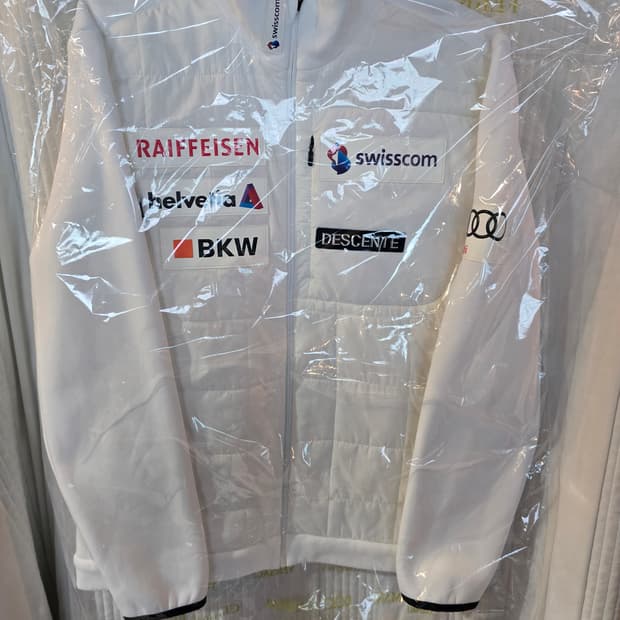데상트 아우디 스위스 스폰서 자켓 화이트