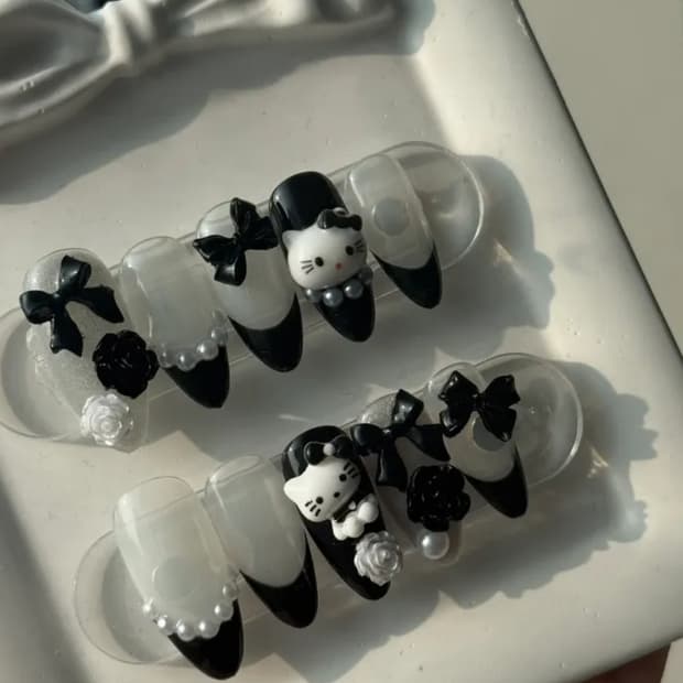 롱아몬드 블랙 헬로키티 키치 네일팁