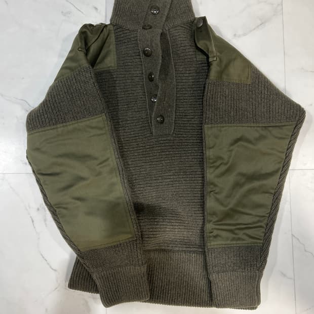 밀리터리 울 풀오버 스웨터