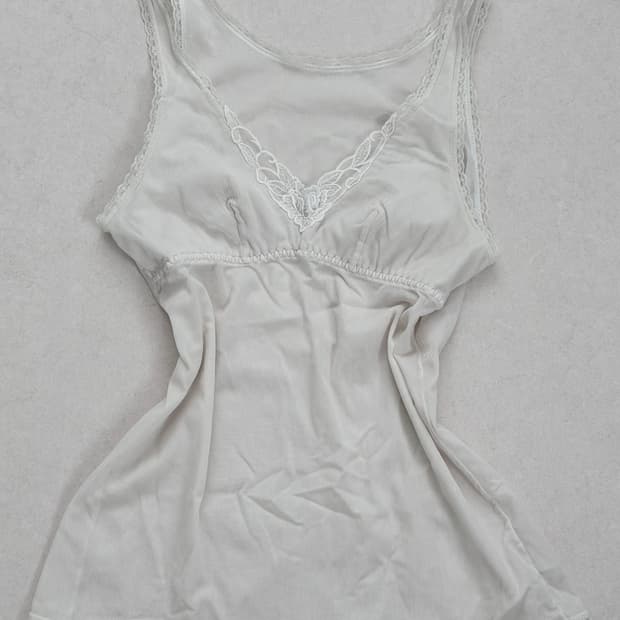 레이스 슬리브리스 나시 Lace detail sleeveless