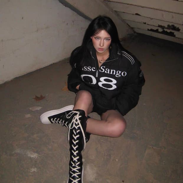 유니크 플랩 레터링 하이탑 롱부츠 스니커즈