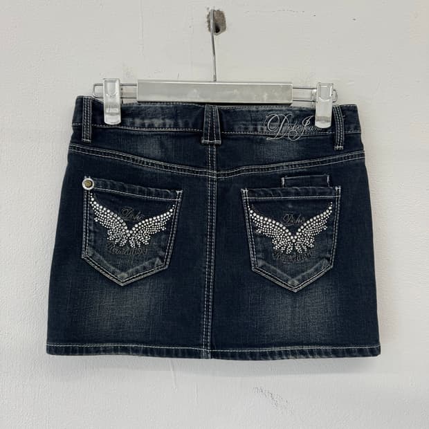Wing back pocket skirt