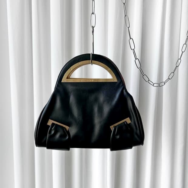 펜디 퍼스트 나파 레더 컷아웃 핸드백